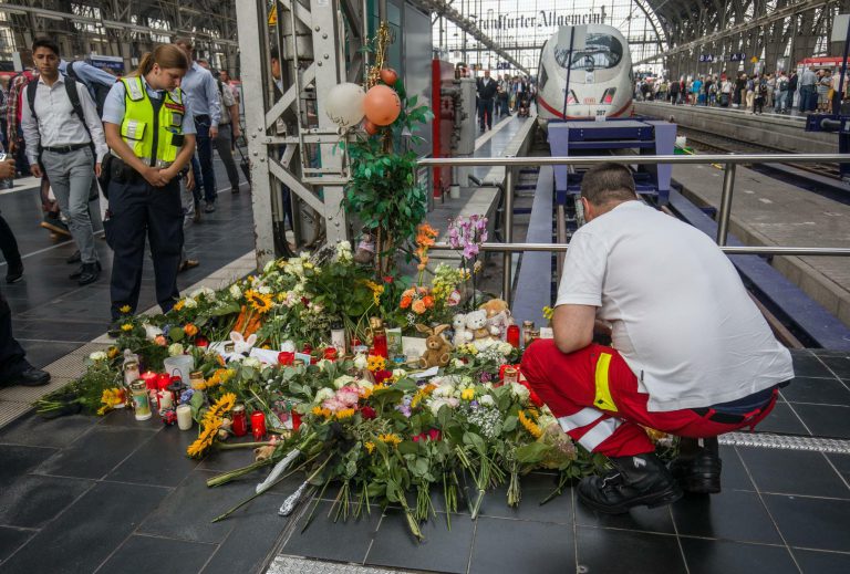 Railroad track in Frankfurt : Eritreans as apparent refugees in Switzerland